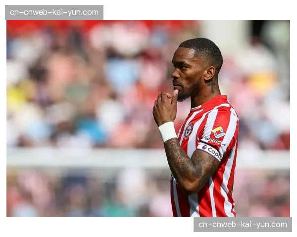 从英冠到英超射手王：伊万·托尼的回归与救赎之路